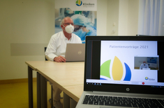 Die Ärzte der Kliniken Ostallgäu-Kaufbeuren bieten seit Anfang 2021 die Patientenvorträge als Livestream an