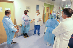 Landrätin Zinnecker machte sich im Klinikum Kaufbeuren ein Bild der dramatischen Lage