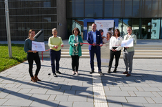 Offizielle Eröffnung des Pflegestützpunktes Ostallgäu Offizielle Eröffnung des Pflegestützpunktes Ostallgäu mit (von links): Pflegeberaterin Agnes Hartmann, stv. Bezirkstagspräsidentin Barbara Holzmann, Landrätin Maria Rita Zinnecker, AOK-Direktor Bernd Ruppert, Stützpunktleiterin Manuela Walgenbach und Pflegeberaterin Verena Bösl. Foto: Dirk Ambrosch