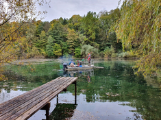 Elektroabfischung in einem Kiesweiher bei Germaringen – so haben Amphibien wie Gelbbauchunke und Kammmolch wieder eine Chance, sich zu vermehren. Elektroabfischung in einem Kiesweiher bei Germaringen – so haben Amphibien wie Gelbbauchunke und Kammmolch wieder eine Chance, sich zu vermehren.